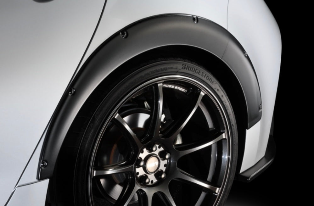 Toyota Corolla Hatchback Over Fender