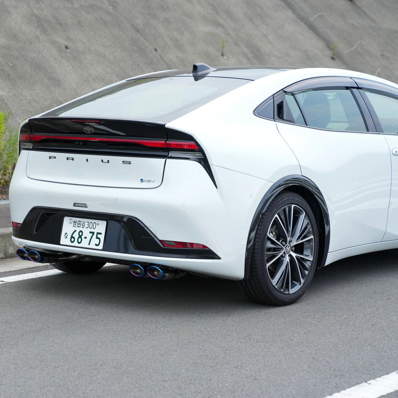 TOM'S Barrel Exhaust System For Toyota Prius (60 Series)