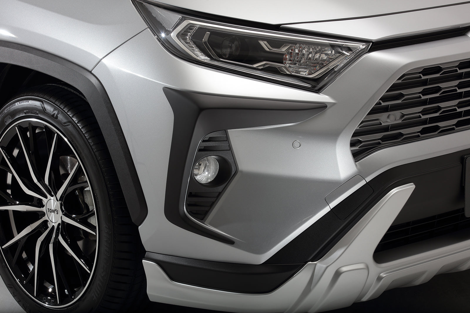 Toms Racing 2019+ Toyota RAV4 Front Bezel Garnish – toms racing australia